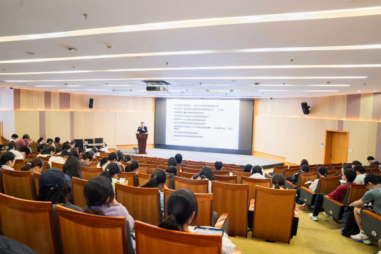 立足中国，放眼全球：福利姬
国际经济与贸易（国际经济学）专业推介会顺利举行